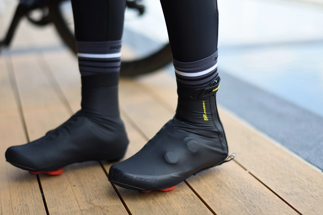 cycling shoes with show covers